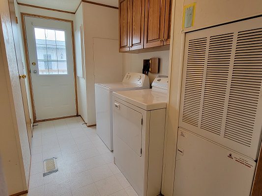 A laundry room with a washer and dryer.