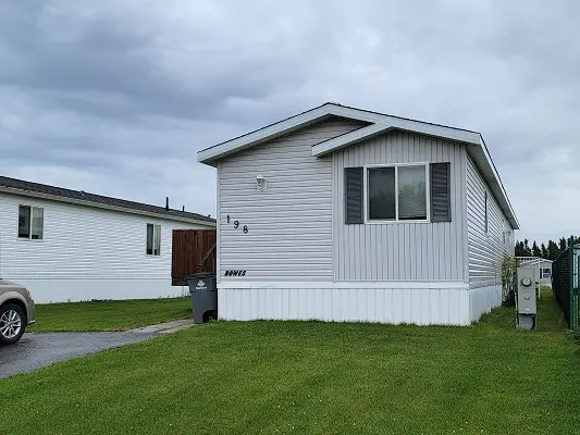 Well-Maintained Mobile Home