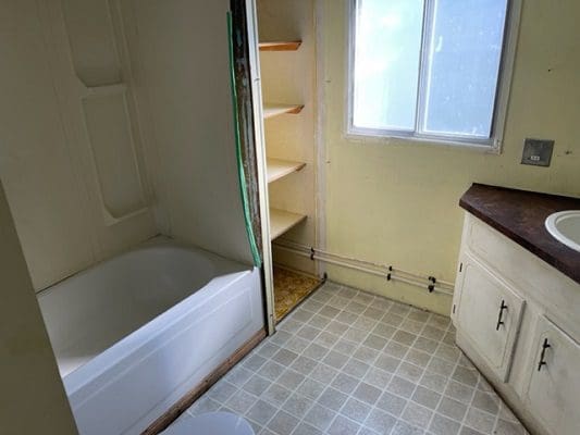 A bathroom with a sink, toilet and tub.