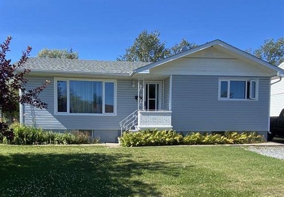 House for sale in calgary, saskatchewan.