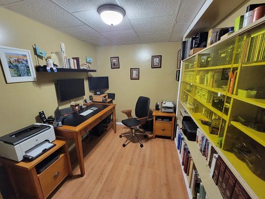 A home office with a desk and bookshelves.