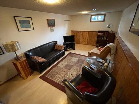 A living room with a couch and tv.