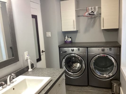 A laundry room with a washer and dryer.