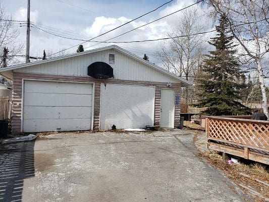 A house with a garage and a driveway.