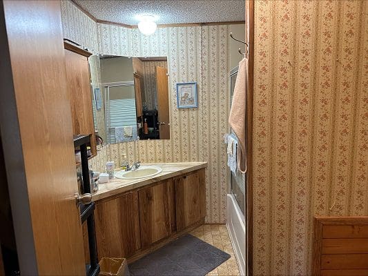 Mobile home bathroom with vanity.