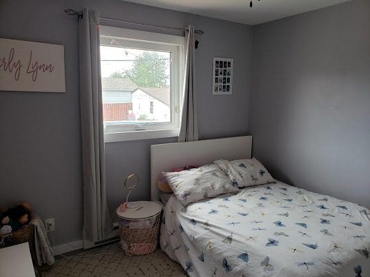 Girl's bedroom with butterfly bedding.
