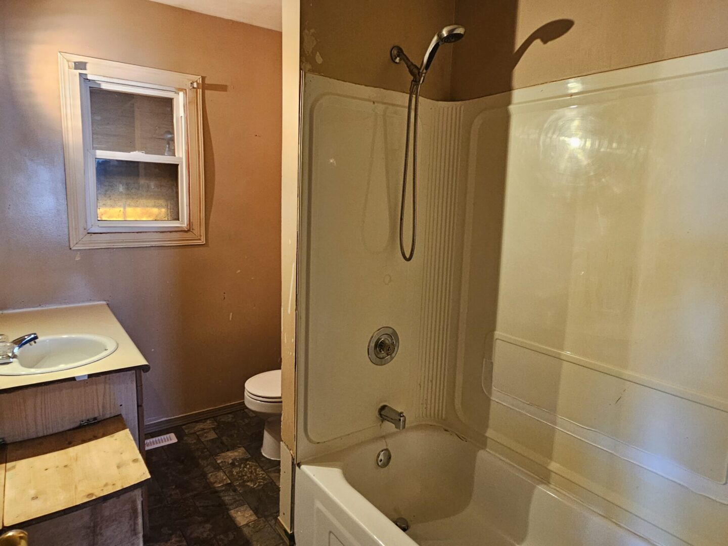 Small Bathroom With Shower Tub