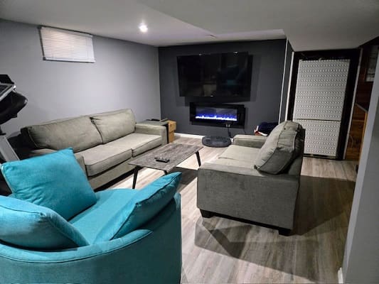 Modern living room with sofas and fireplace.