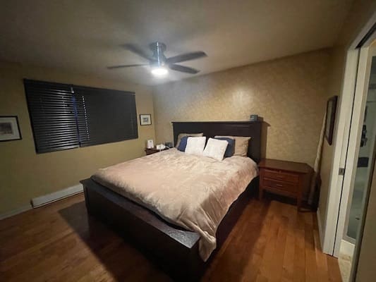 Cozy bedroom with a large bed.
