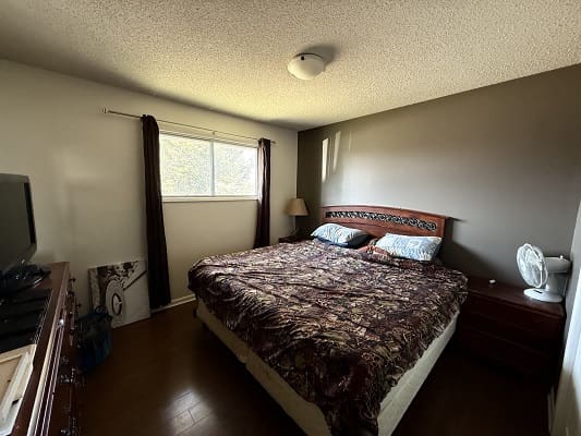 Cozy bedroom with a large bed.