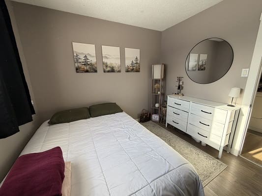 Small, cozy bedroom with minimalistic decor.